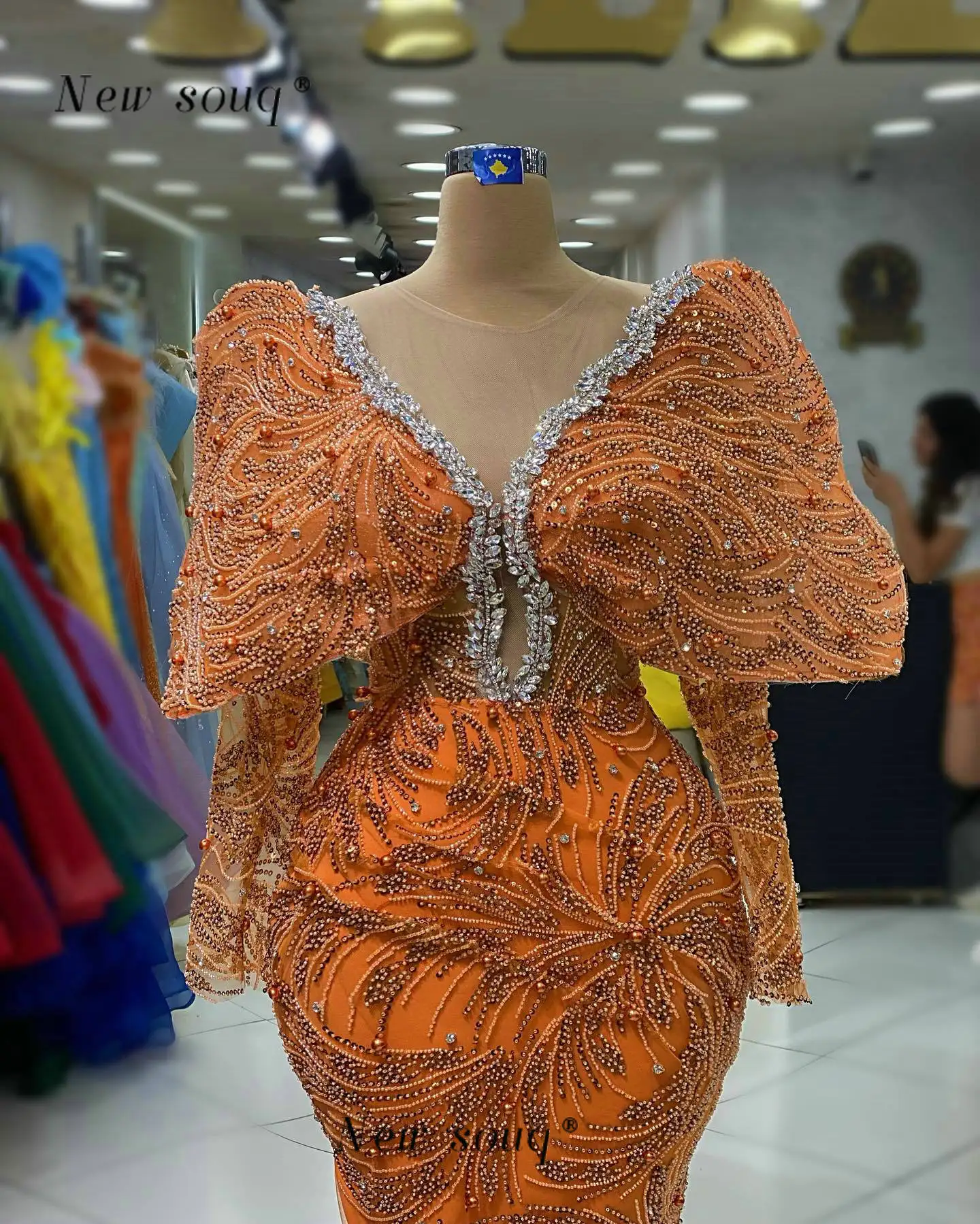 

2023 Newest Orange Long Sleeves Mermaid Evening Dresses with Side Slit Sparkly Crystals Around Neck Dubai Formal Occasion Gowns