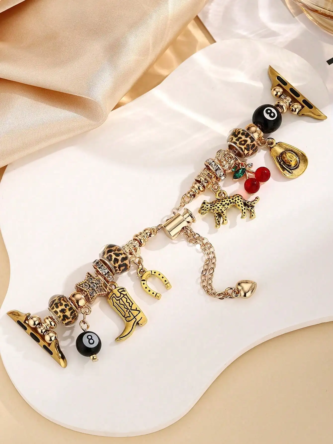 

Регулируемый браслет золотистого цвета с леопардовым принтом, подвесками в виде 8-шариковой бильярдной биты, ботинка и подковы для умных часов