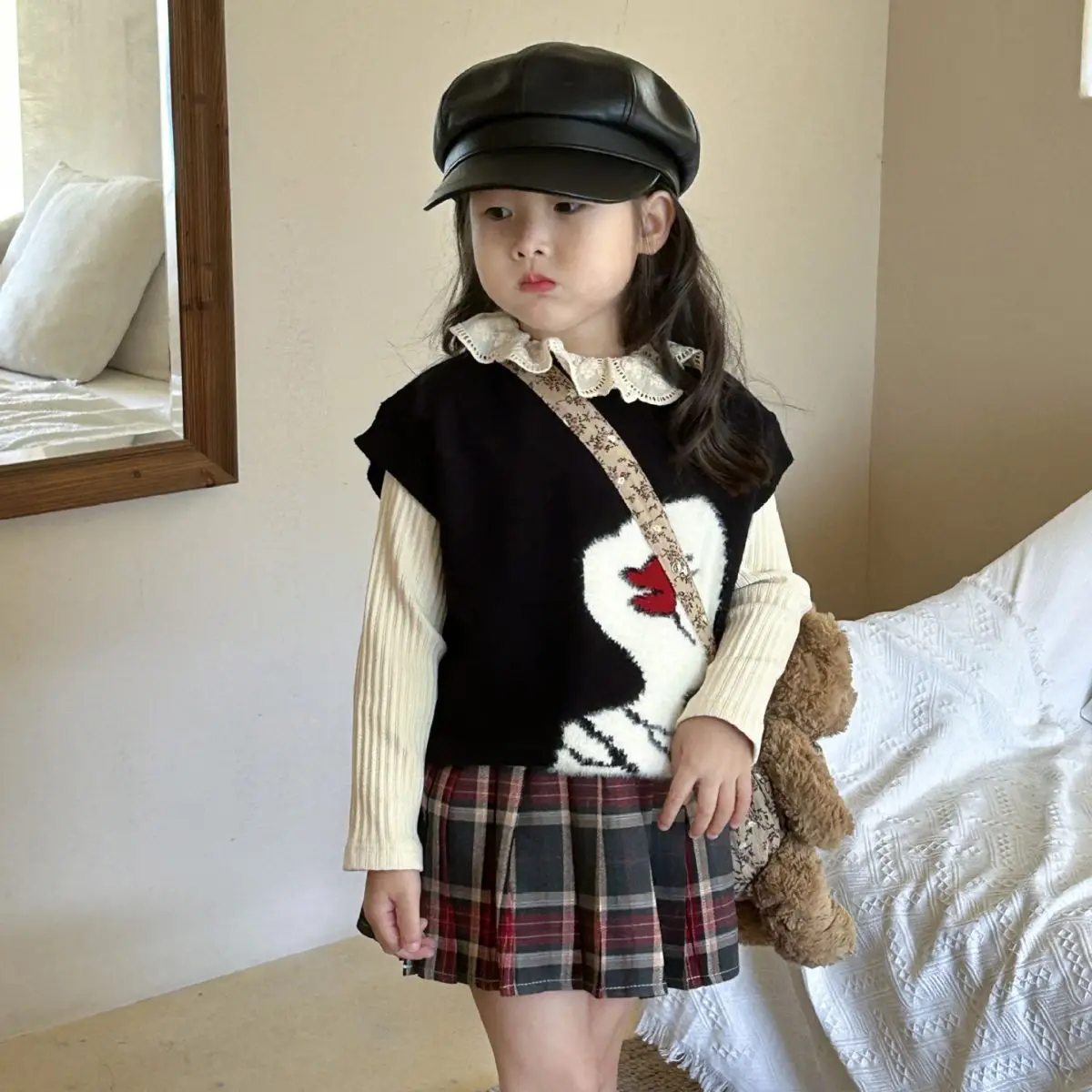 

Girl Vest Autumn New 2024 Cartoon Sleeveless Tops Plaid Skirt Casual Simple Fashion Sweet Korean Active Vintage Cute Soft Lovely
