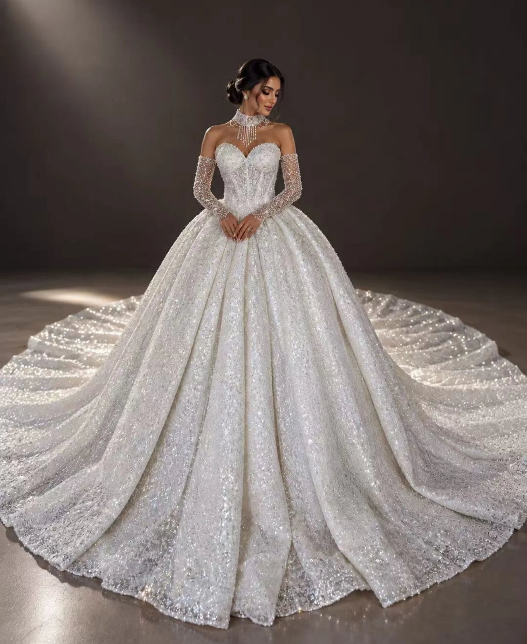 Customized Sweetheart Wedding Dresses Short Sleeves Beaded Ball Gown Glitter Beading Floor Length Bridal Gown Vestidos De Novia