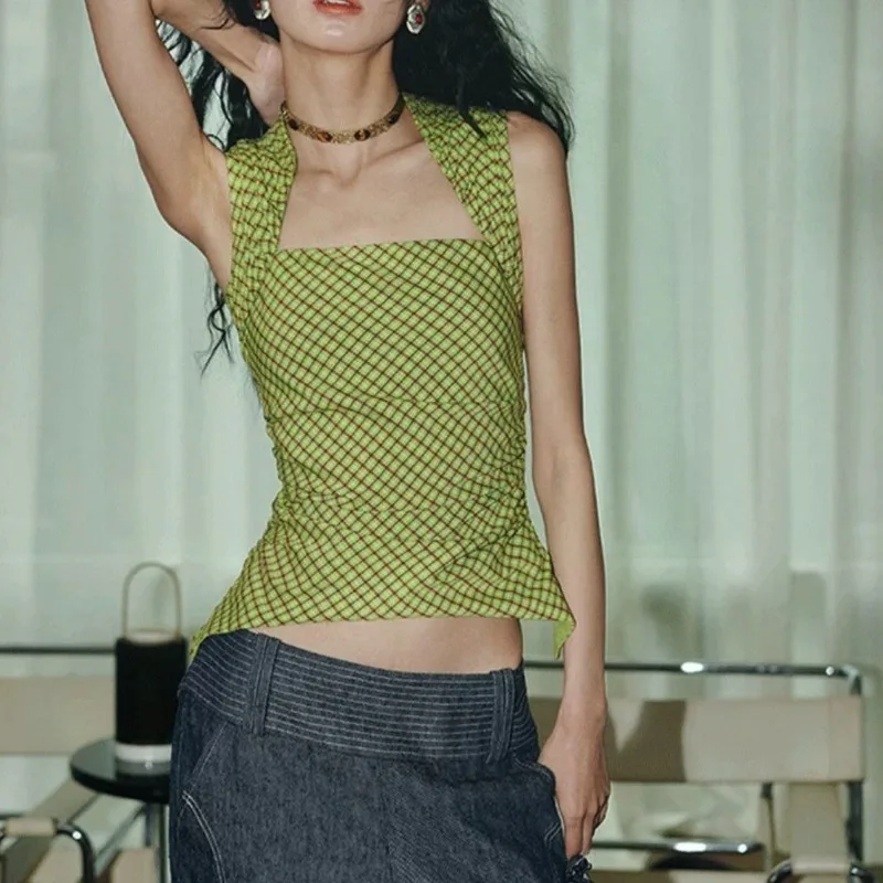 

Ретро-топ без рукавов с контрастным клетчатым узором, асимметричным подолом и плиссировкой, приталенный, тонкий, летний, 2026, омолаживающий эффект