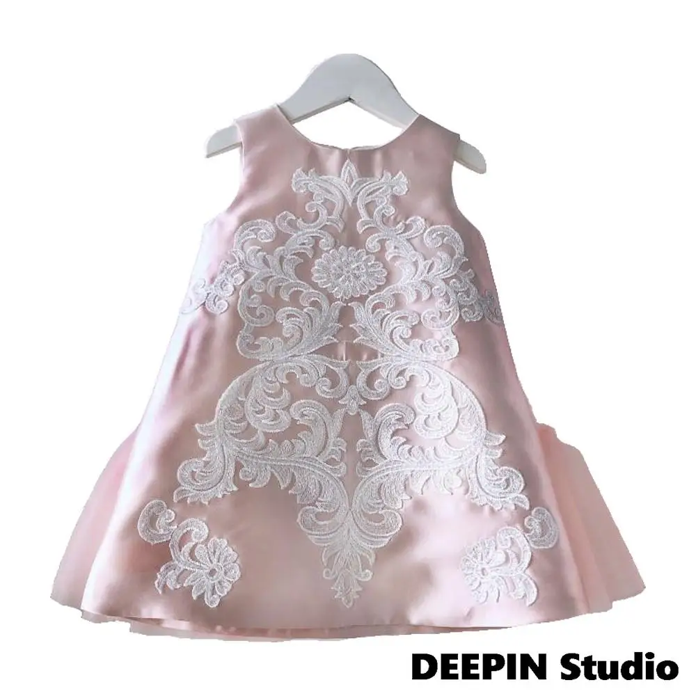 Children's Flower Girl Embroidered Dress 2024 New Girls Cute Tulle Dress Birthday Party Retro Catwalk Princess Temperament Dress