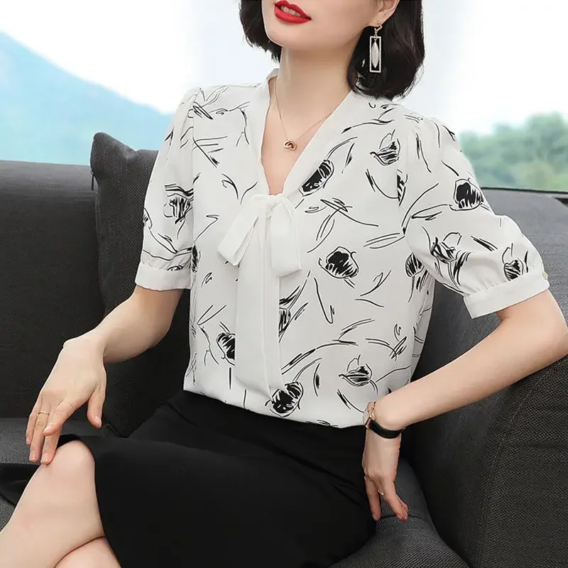 Chemise en mousseline de soie florale pour femmes d'âge moyen, à la mode et à la mode, avec nœud, banderole, manches courtes, nouvelle collection