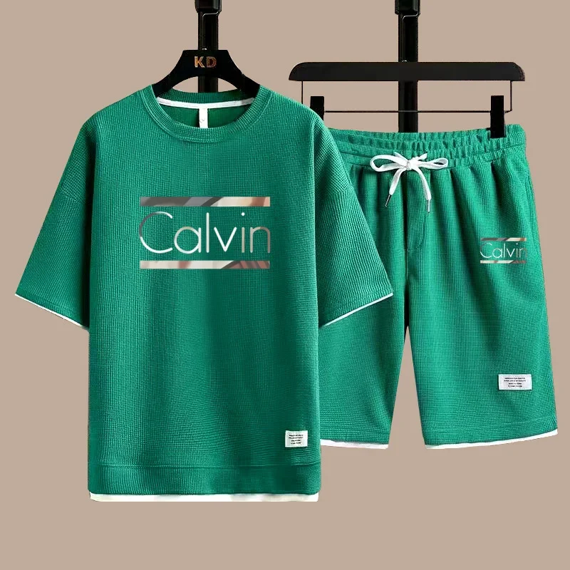 The new European men's casual sportswear two-piece set for the summer of 2025, featuring short sleeves, round necks and sports s