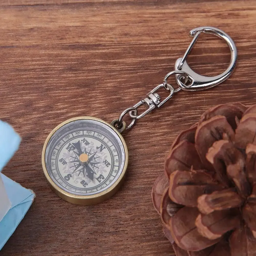 

1/2PCS Vintage Zinc Alloy Compass with Carabiner Keychain - Waterproof,Ideal for Hiking,Camping & Outdoor Adventures