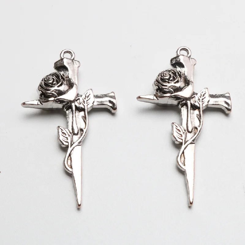 4pcs Antique Silver Color A Nail Through The Heart Rose Crosses Pendant DIY Charm Punk Necklace Jewelry Crafts Metal Accessories