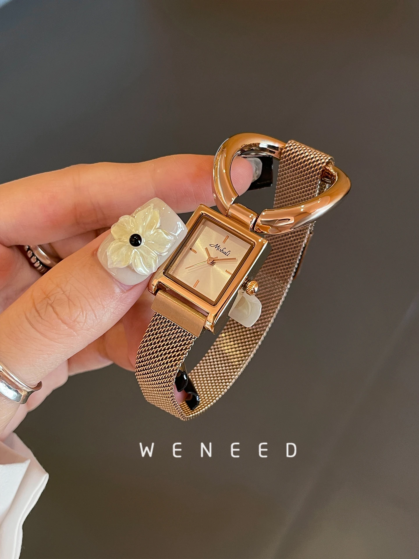 ساعة نسائية فاخرة مربعة الشكل، تصميم جديد 2026، ساعة نسائية بحزام من الفولاذ المقاوم للصدأ، ساعة عالية الجودة. #1