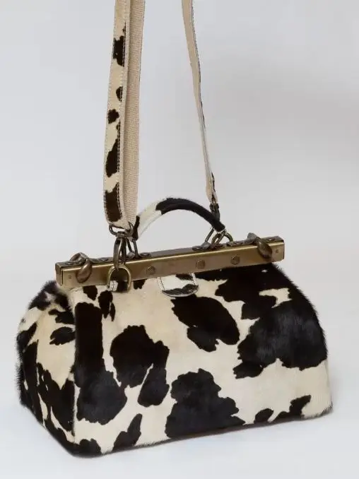Lost in Vintage Simulated Flowing Fur Cow Pattern Bronze Frame Bag Heavy Industry's Bull Horn Clutch Spare Part 38x24x15cm