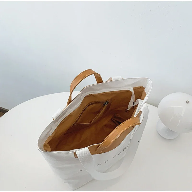 Klare Tragetasche aus PVC-Kraftpapier mit Farbkontrast, luxuriöse Vintage-Hobo-Umhängetasche, wasserdichte Shopper-Handtasche mit Buchstaben oben – Detail 7