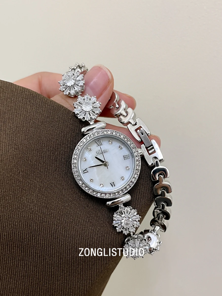 Exquisite Women'S Wristwatch, Rotating Snowflake Design, Natural And Refined, Understated Luxury And Fashion, Unique Timepiece.