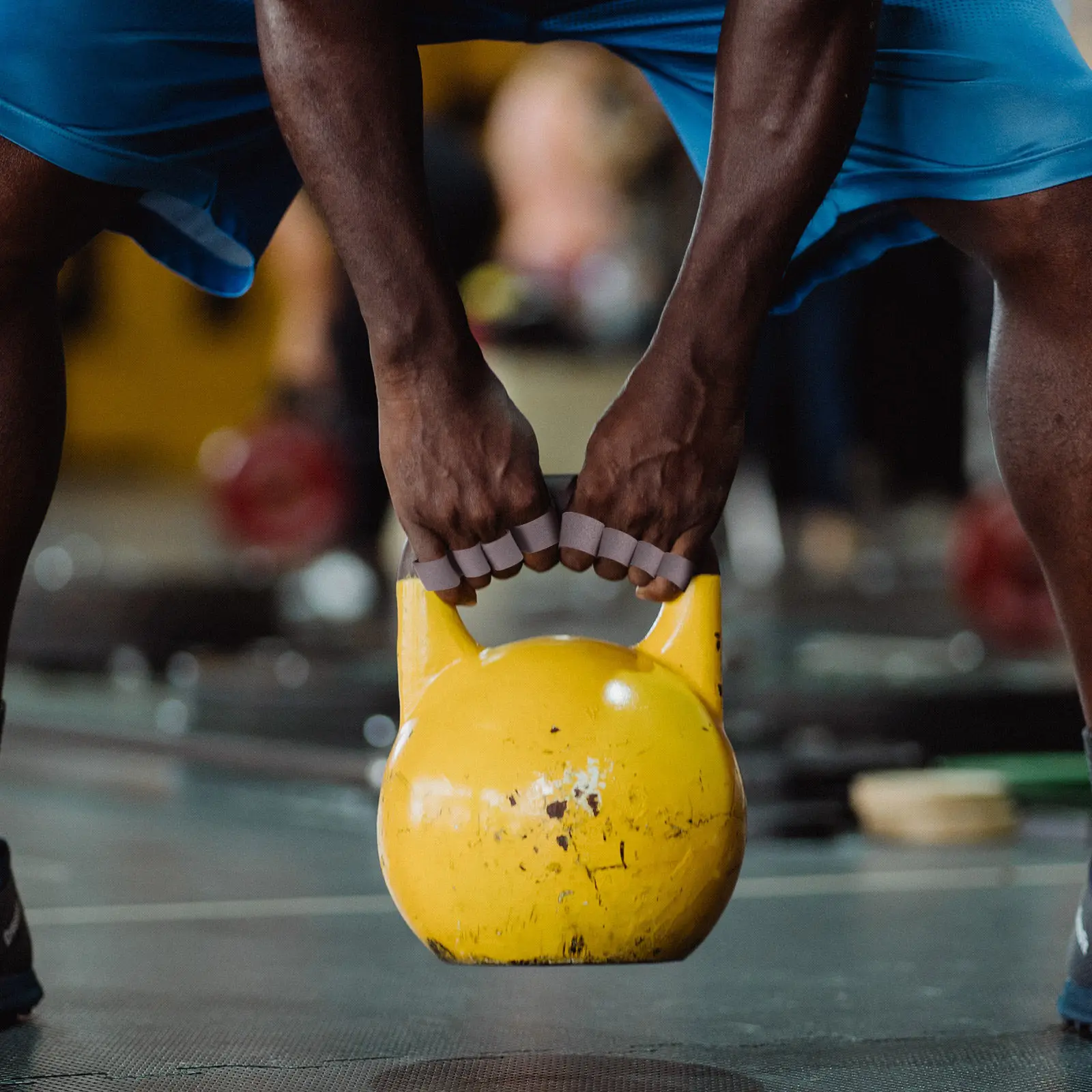 

1 пара премиальных защитных накладок для ладоней для тяжелой атлетики и тренировок в зале, нескользящие, удобные, дышащие, с улучшенным сцеплением