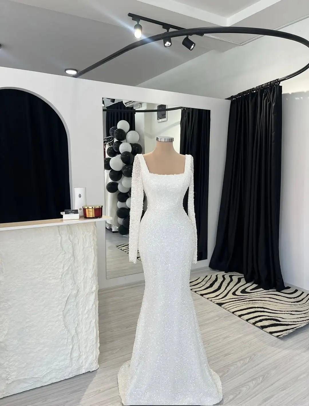Glitzerndes Meerjungfrau-Hochzeitskleid Luxuriöses Perlenbesetztes Langarm-Brautkleid Quadratischer Ausschnitt Funkelndes Hochzeitskleid für die Braut Vestido De Novia