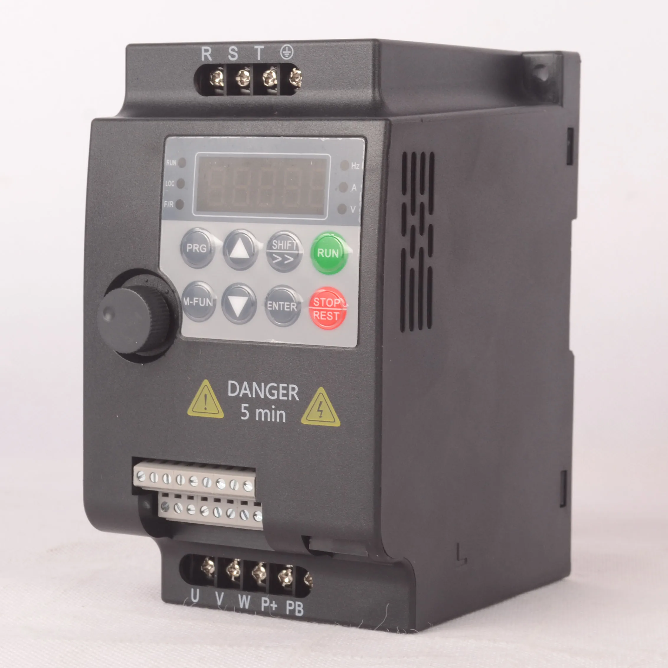 Hot Selling 1HP 0.75KW VFD for Industry 220V Single Phase with LED Display and Triple Output