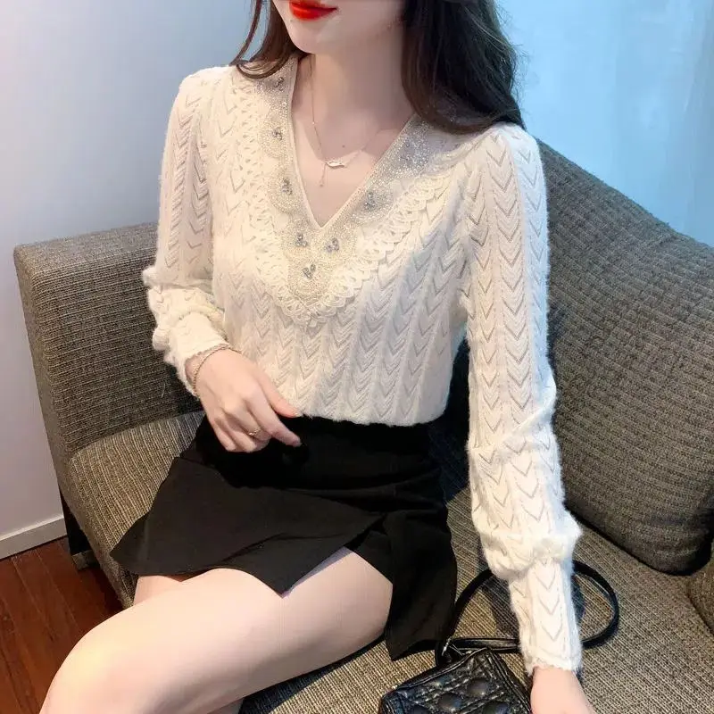 Korean Fashion Autumn Winter Women\'s Solid V-Neck Lace Diamonds Temperament Long Sleeve Pullovers Bottoming Shirt T-Shirts Tops