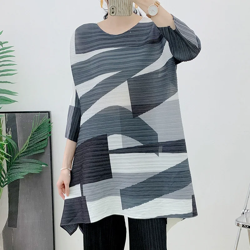 MIYAKE Spring and summer new bat sleeve pleated two-piece loose striped printed top solid color straight leg pants [YS381472]