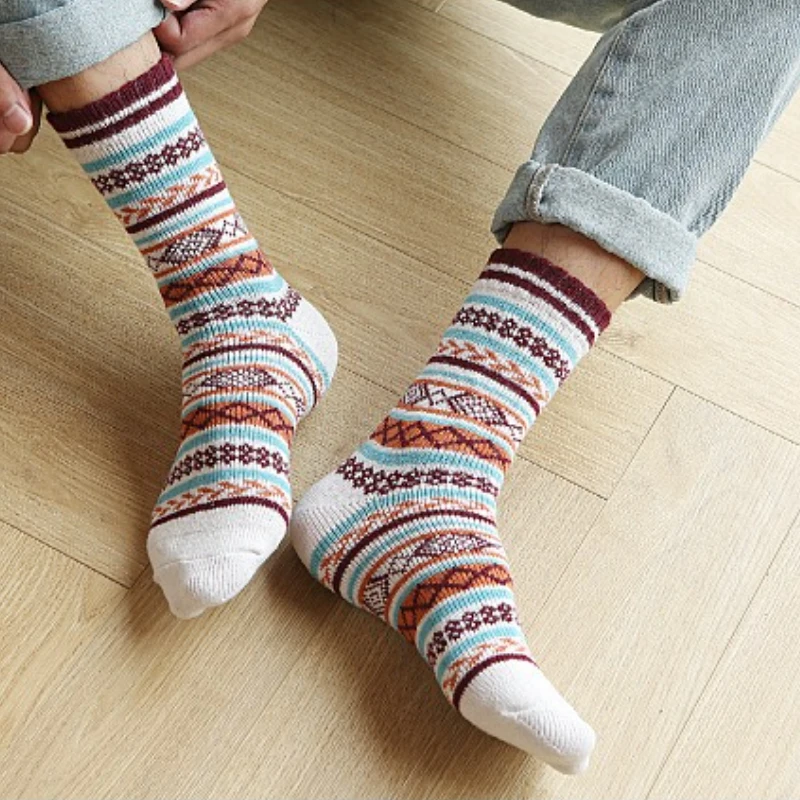 

5 Pairs Autumn and Winter New Cotton Thickened Warm Retro Men's Mid Tube Socks Ethnic Style Striped Men's Casual Cotton Socks