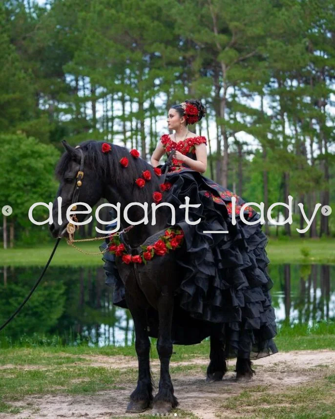 Vestido de quinceañera gótico con hombros descubiertos, bordado Floral, volantes, corsé con cordones, negro