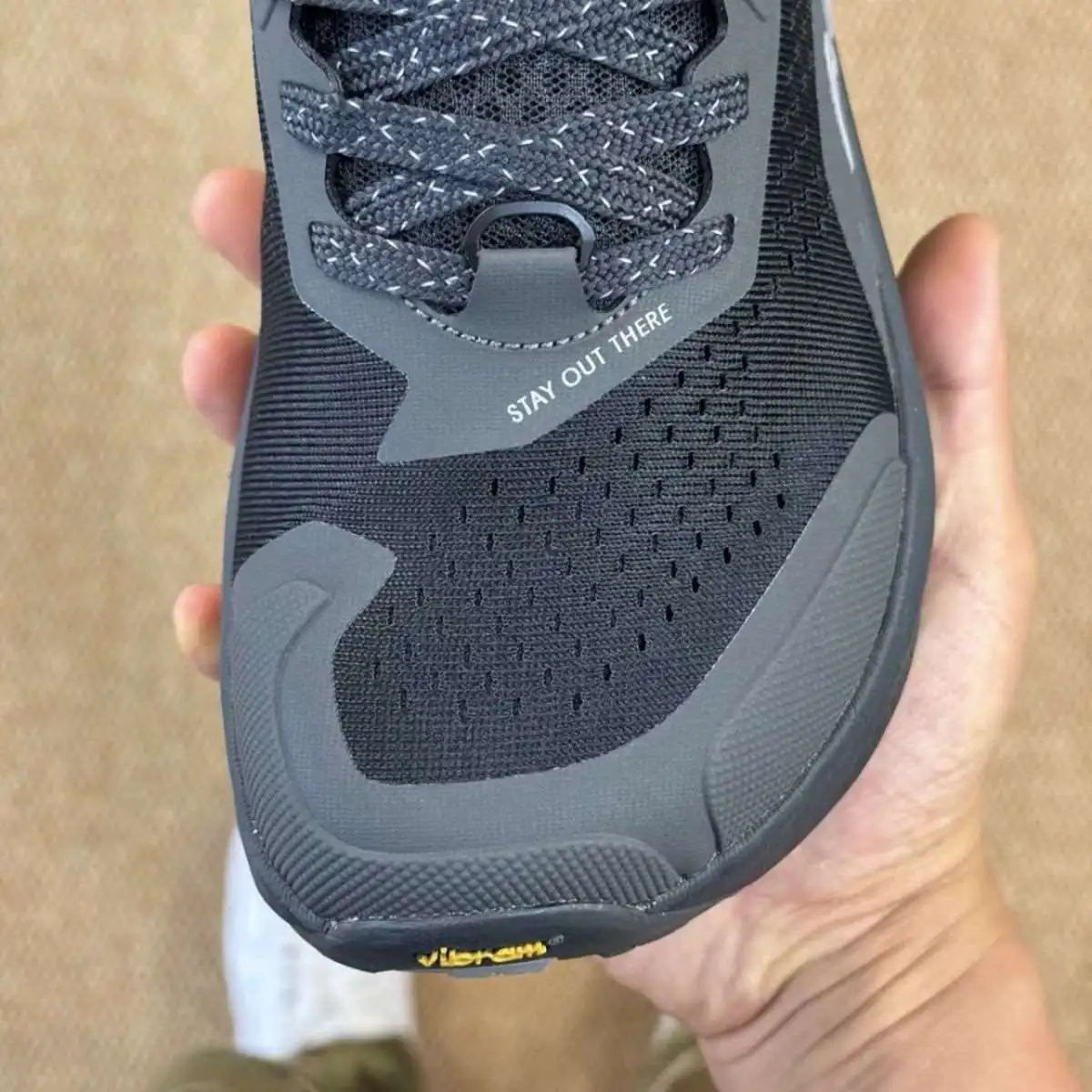 

Men's Mesh Running Shoes Lightweight Athletic Casual Basketball Shoes Women's Non-slip Sneakers Outdoor Travel Walking Shoes