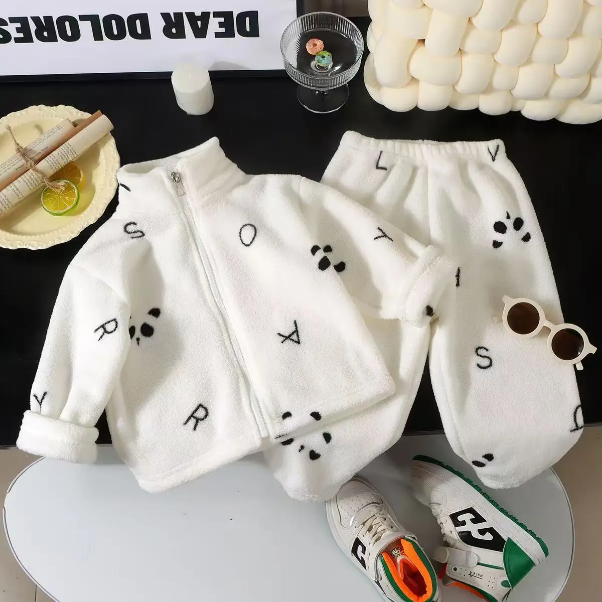 

Children's Double-sided Velvet Home Suit Set For Autumn And Winter Skin Friendly Comfortable And Warm Two-piece Sleepwear Set