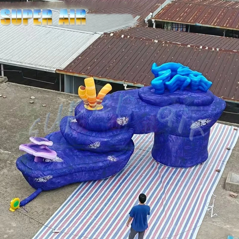Großhandel tiefblauer aufblasbarer Stein mit Korallen, Schwammrohr-Modellballon für Bühnenhintergrunddekoration