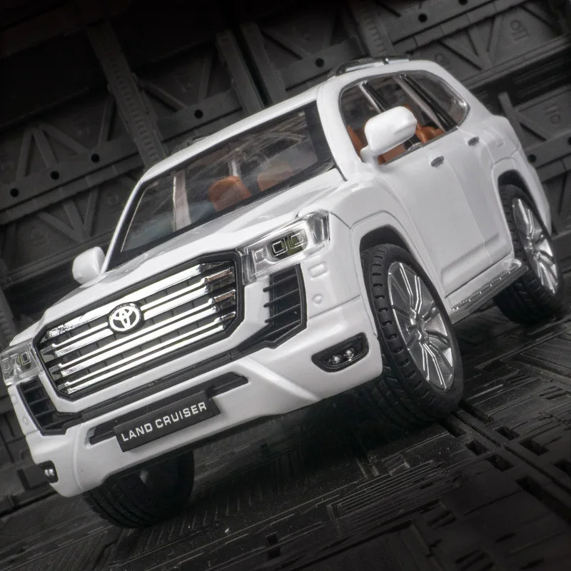 1:24 2022 Toyota Cool Land Cruiser LC300 liga modelo de veículo off-road pode ser dado como presente de aniversário para amigos