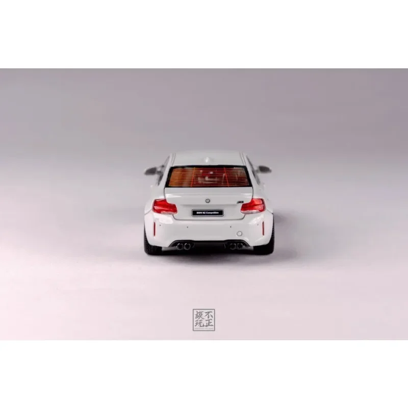 1:64 BMW M2 M2C symulowany statyczny model samochodu z żywicy, kolekcja dziecięcych zabawek dekoracyjnych, świąteczne prezenty dla przyjaciół.