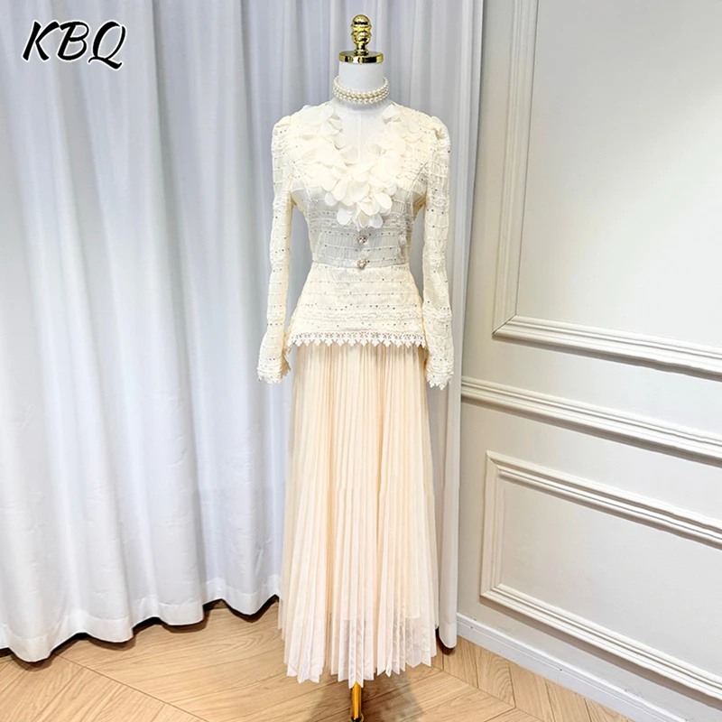 

KBQ Elegant Spliced Appliques Slimming Dresses For Women V Neck Long Sleeve High Waist Folds Hem Spring Sweet Dress Female New