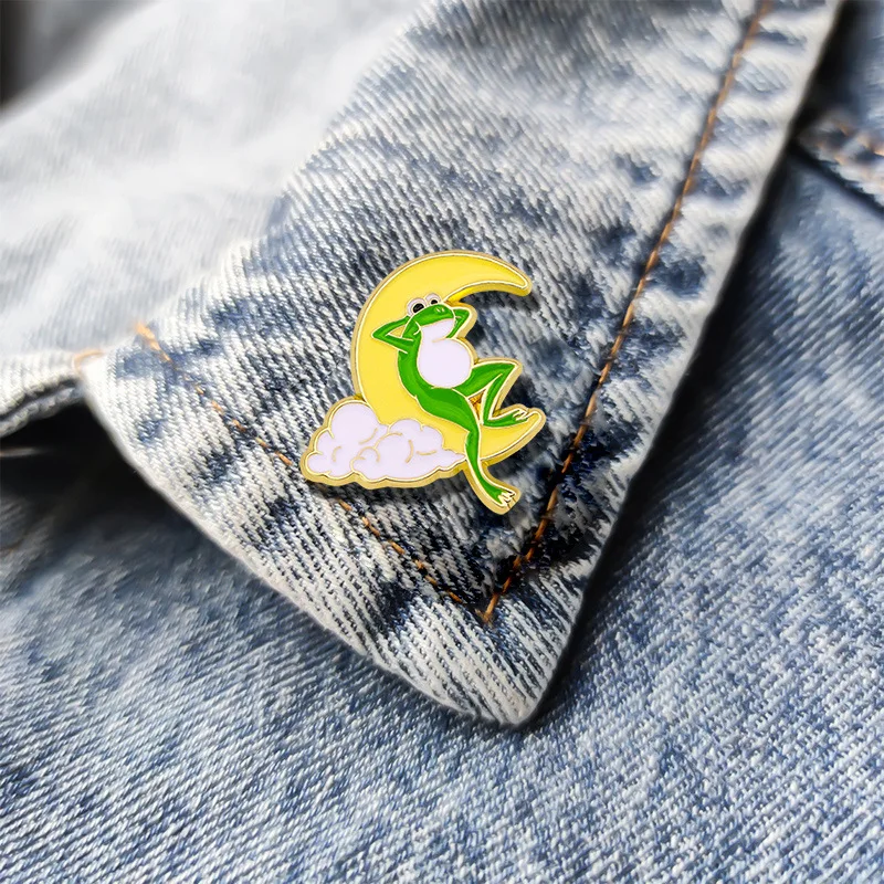 Naughty Frog Pin Summer Beneficial Insects Brooch Denim Canvas Bags and Backpacks Metal Enamel Badge Jewelry Accessory Gift