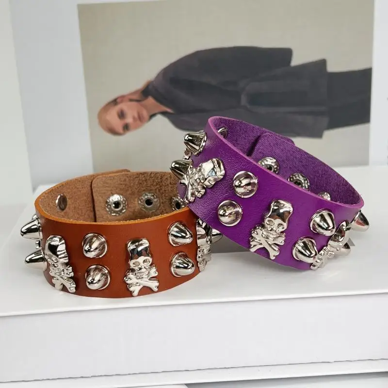 1 Stück Punk Gothic Totenkopf Armband mit Metallspitzen und Nieten, PU-Leder Armreif, breites Manschettenarmband, Schmuck für Damen und Herren – Detail 9