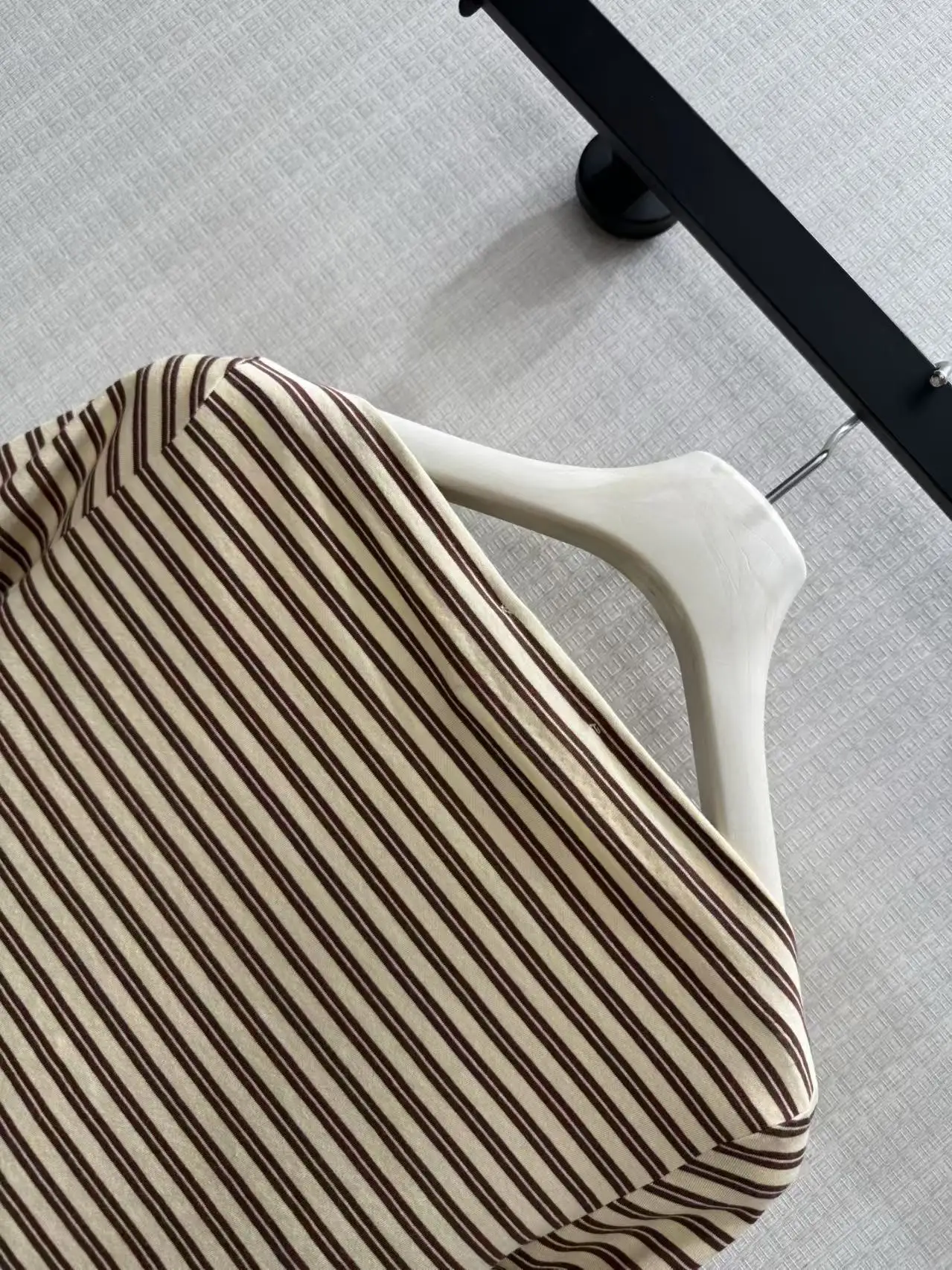 New autumn and winter boat shaped collar with fine stripes, slim fit short style, long sleeved base shirt, women's top