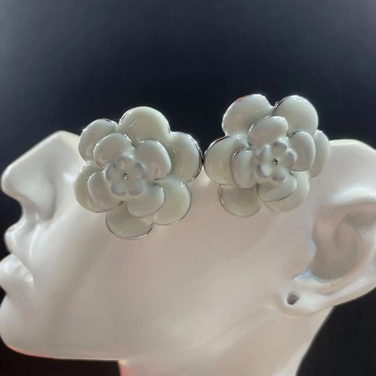 ヴィンテージイヤークリップ-合金イヤークリップ-ベージュエナメルクラフト-プラチナメッキ-ファッション