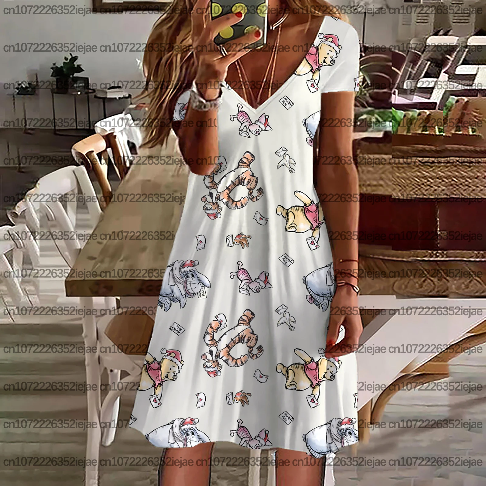 Nowa letnia sukienka damska z dekoltem w serek, modna sukienka w stylu boho na plażę z kwiatowym nadrukiem, sukienka imprezowa z motywem Disneya Kubuś Puchatek, luźny krój.