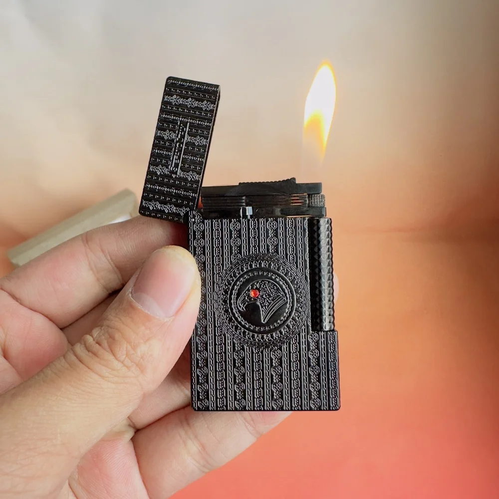 

Эксклюзивная зажигалка от люксового бренда, серия Black Hawk, с громким звуком при включении, включает в себя индивидуальные аксессуары.