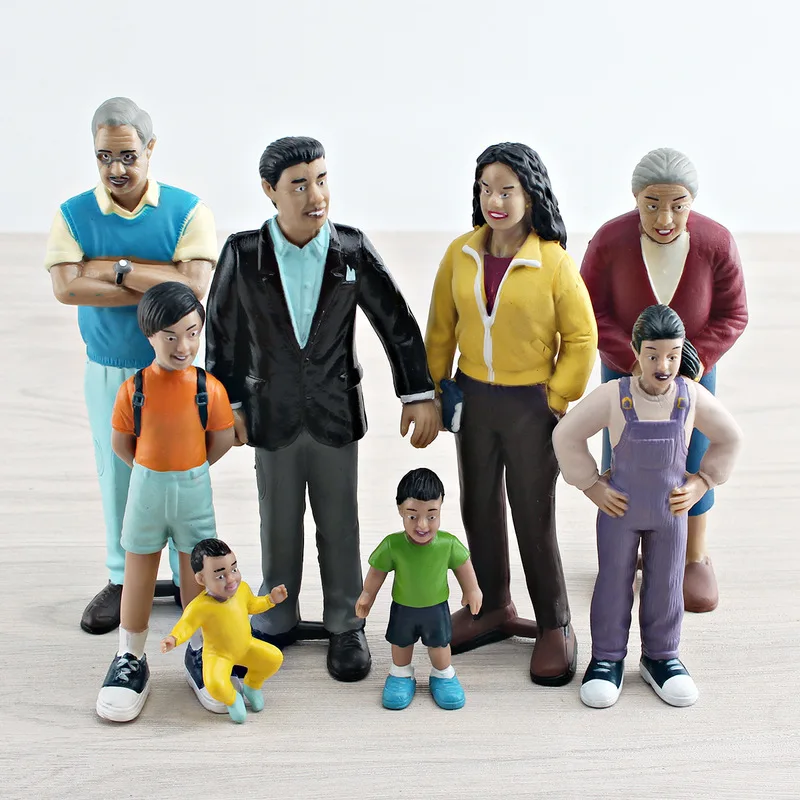 

Static Hand-Made Ornaments Simulating The Parent-Child Relationship Of Family Members' Character Models.