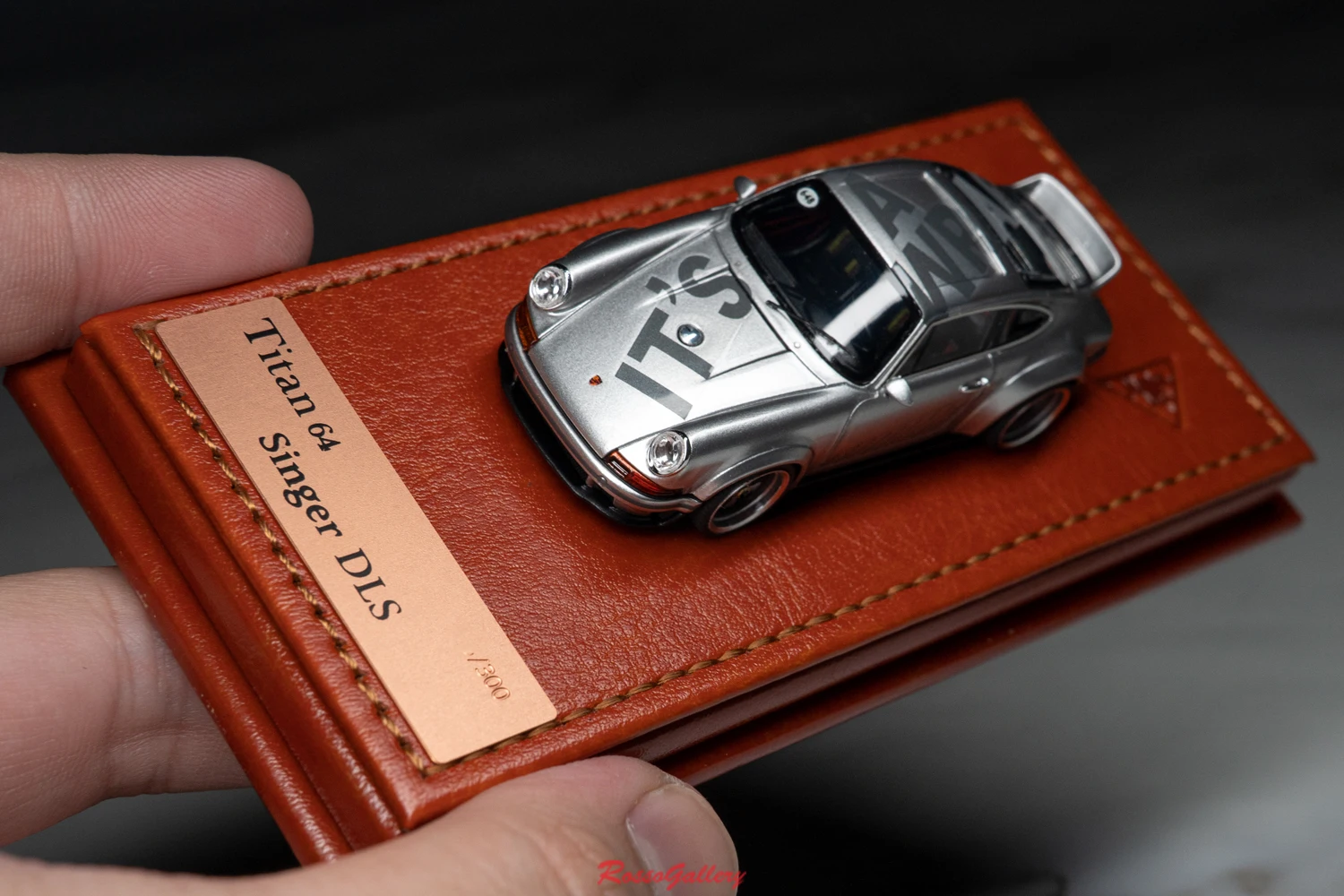 MAKE UP 1:64 TITAN 964 Singer DLS Simulation Limited Edition Resin Metal Static Car Model Toy Gift