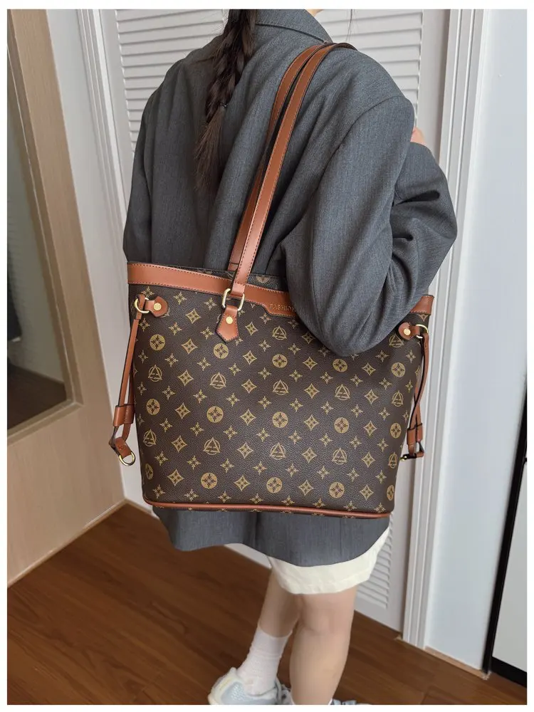 

Luxury Women's Crossbody-Bag Made Of Star-Printed Leather Featuring Paris Casual Vintage Look​