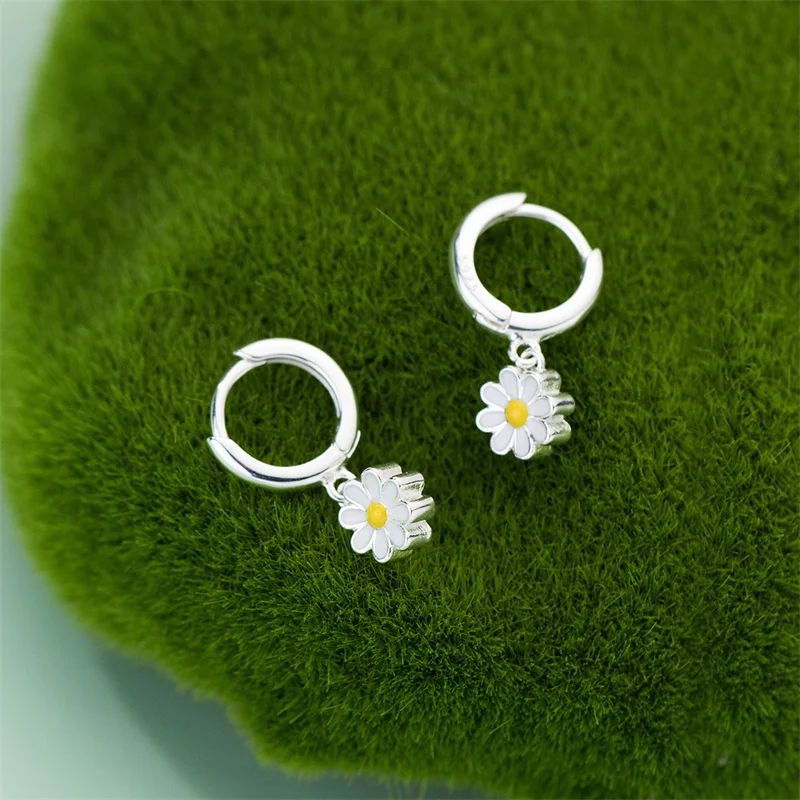 2023 New Daisy Flower Pendant Hoop Earrings For Women Korean Sweet Cute Hanging Earrings Girl Wedding Party Jewelry Gift