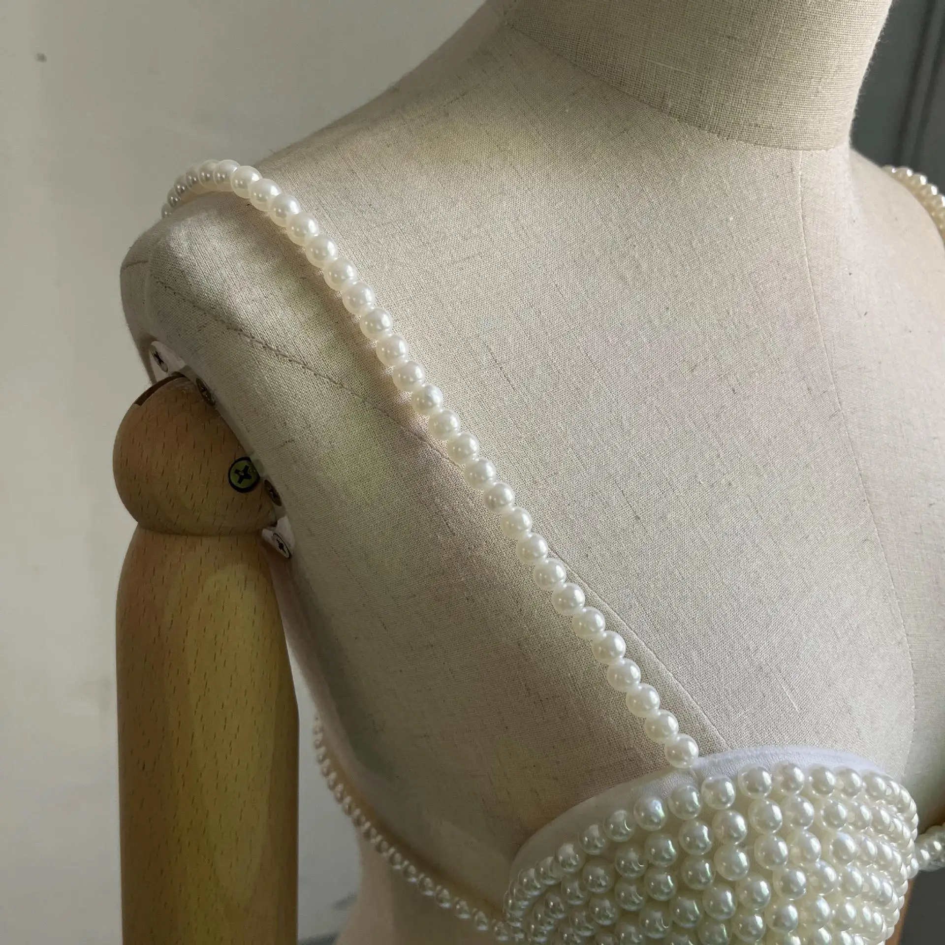 女性のための手作りの模造真珠のビキニ,真珠のボディチェーン,セクシーなアイボリーのホルタートップ,ファッション