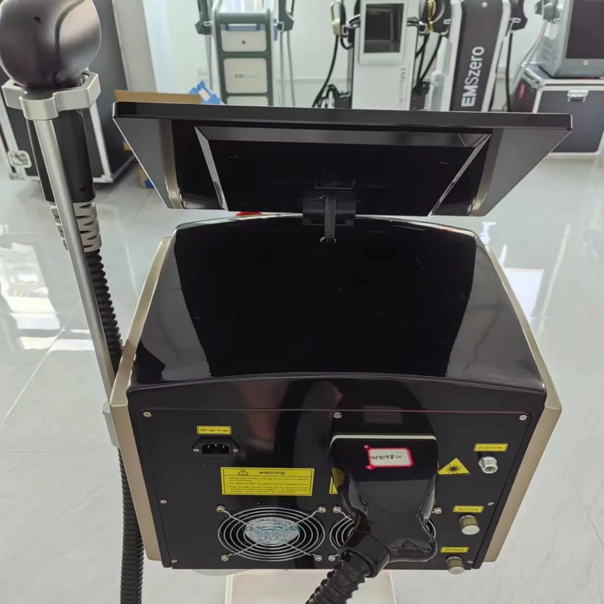 

Диодный лазер 808 нм и пикосекундный лазер 2-в-1: аппарат для безболезненного удаления волос, татуировок, пигментации и омоложения кожи с функцией охлаждения