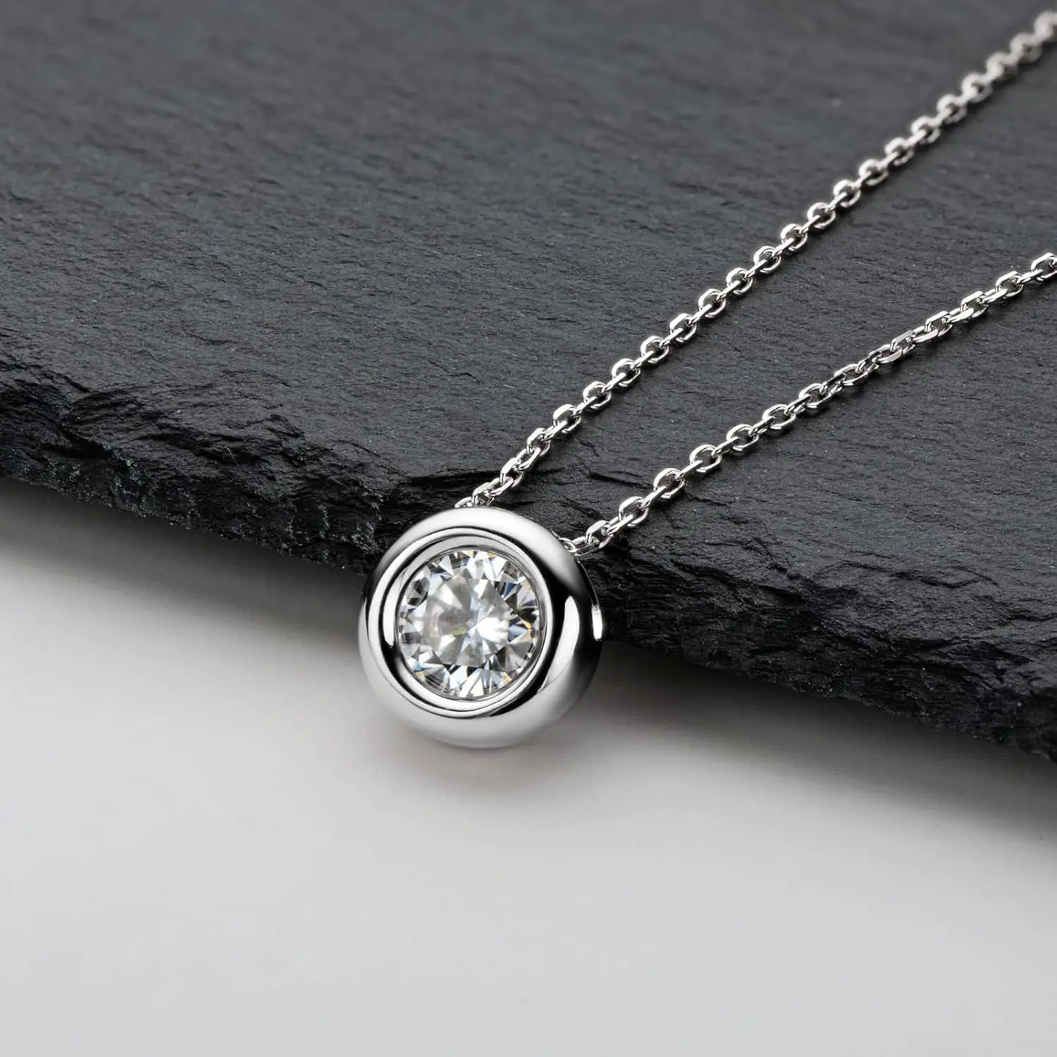 BAMOER 1CT Bezel Moissanite Pendant Necklace D color VVS1 Lab Diamond Round Cut Charms for Women S925 Wedding Minimalist Jewelry 3