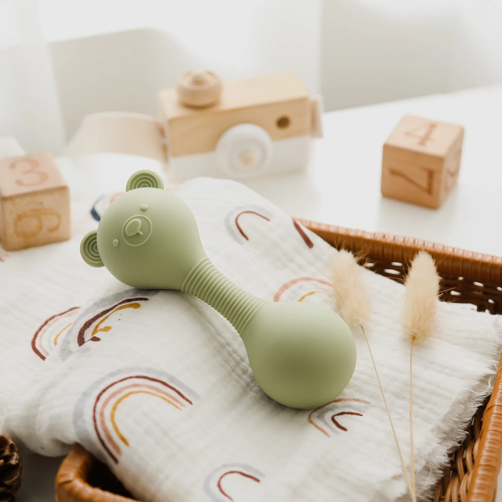 Silicone Baby Teether Rattle, Dumbbell-Shaped Sensory Toy, Soft & Durable, Easy to Clean, Color & Shape Recognition Gift