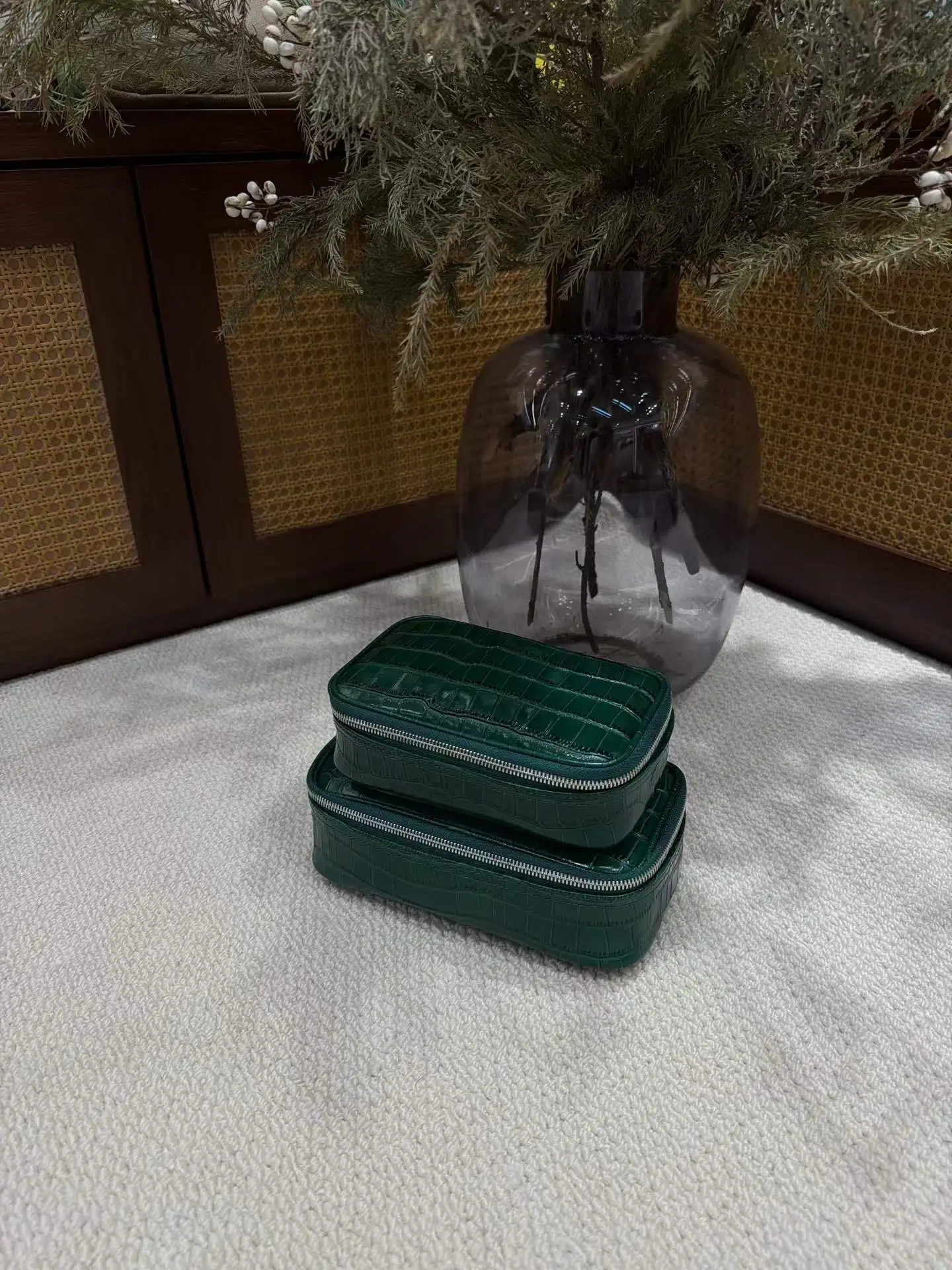 Krokodil-Geprägte Leder Mini-Kosmetiktasche Toilettenartikel-Organizer Tragbare Kosmetiktasche in Verschiedenen Farben und Größen Erhältlich – Detail 15