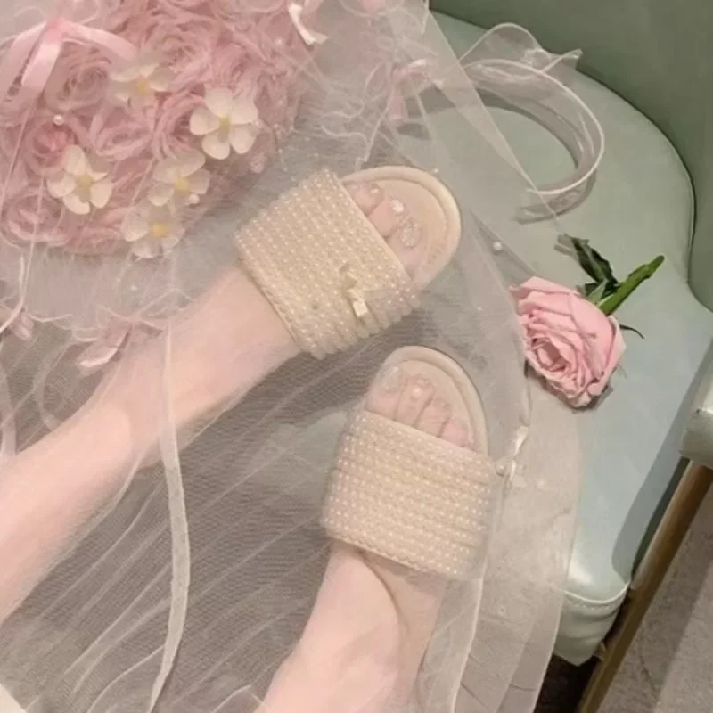 

2025 женские тапочки ручной работы с жемчугом, пляжная обувь для поездок на работу, уличные дышащие сандалии, тапочки