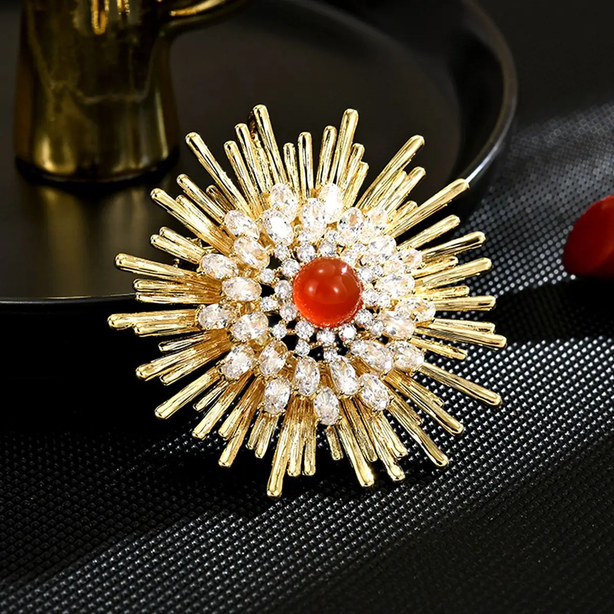 

Sparkling Flower Brooch，Luxury Zircon Corsage, European Elegant Suit Accessory Pin