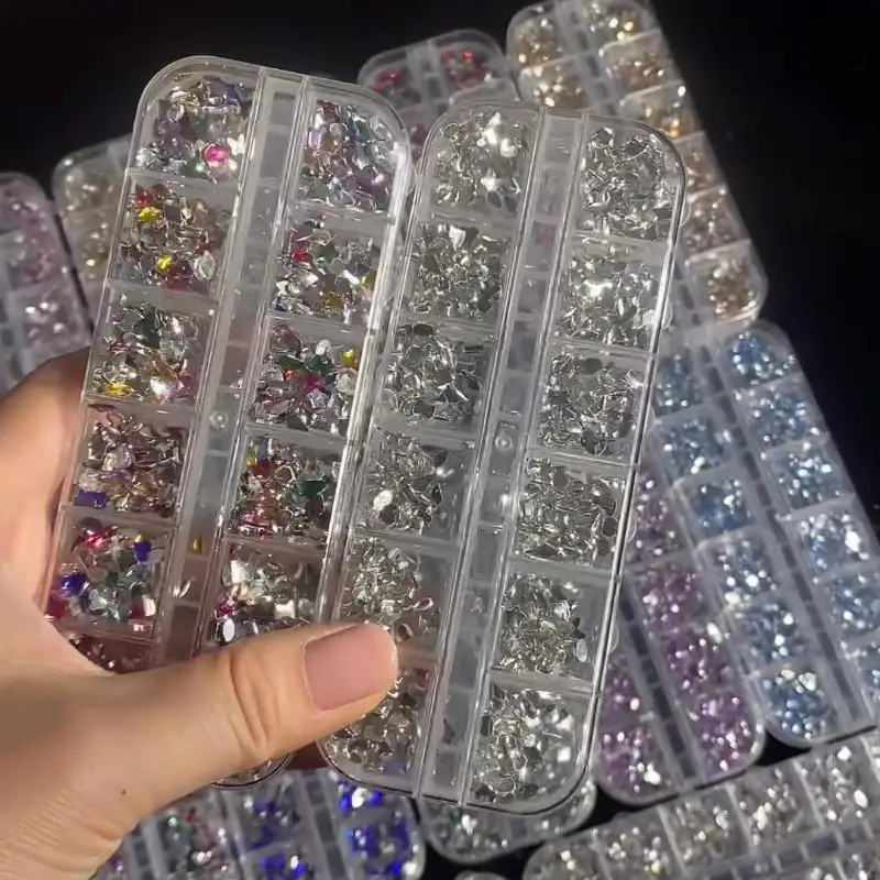 Mieszanka 3D płaskich cyrkonii do paznokci, 12 przegródek, mini kryształki, brokatowe ozdoby do samodzielnego zdobienia paznokci, akcesoria do manicure.