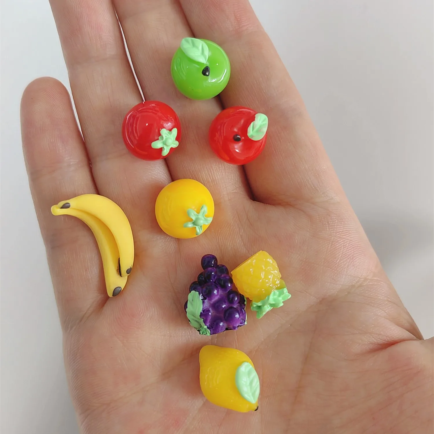 100 Stück 3D Mini Harz Simulation Bananen Charms DIY Kinder Miniatur Obst Modelle für Handwerk Machen Küche Spielzeug für Puppenhaus – Detail 3