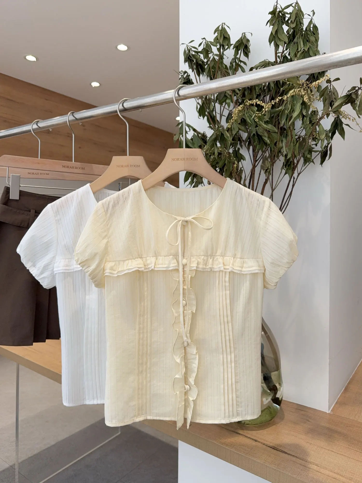 

Nok Xiaola Authentic Brand Spring 2025 ort Sve irt with Wood ain Ruffle Design Pure Cotton Casual Sle