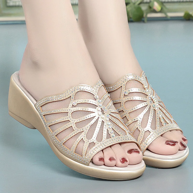 Diamond Mother Slippers Female Summer Comfortable Hollow Out Breathable Middle-aged Women's Shoes  Large Size 41-43 Sandals