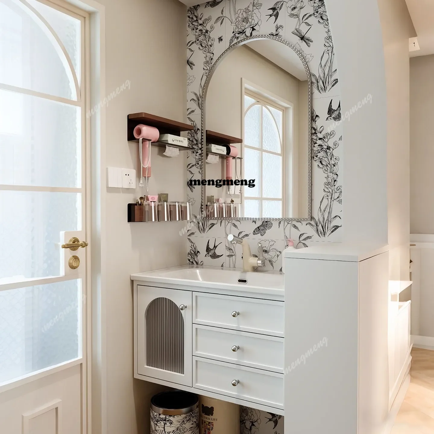 

Новинка: Комплект мебели для ванной комнаты в стиле французского кремового винтажа с тумбой под раковину и интегрированной керамической раковиной из окрашенного дуба