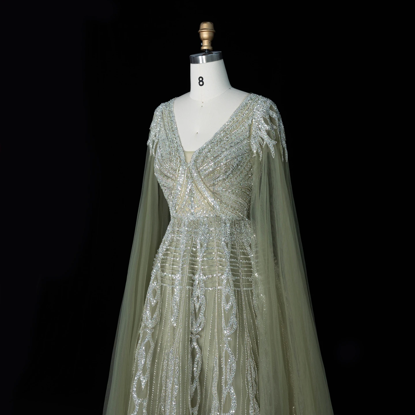 Sharon Said Luxuriöses grünes Abendkleid mit V-Ausschnitt, langen Tüll-Cape-Ärmeln, aufwendig mit Perlen verziert, für formelle Anlässe und Partys, SS073, nach Maß – Detail 6